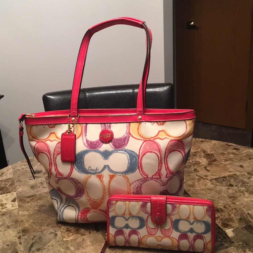 Authentic COACH handbag. Perfect spring bag.
